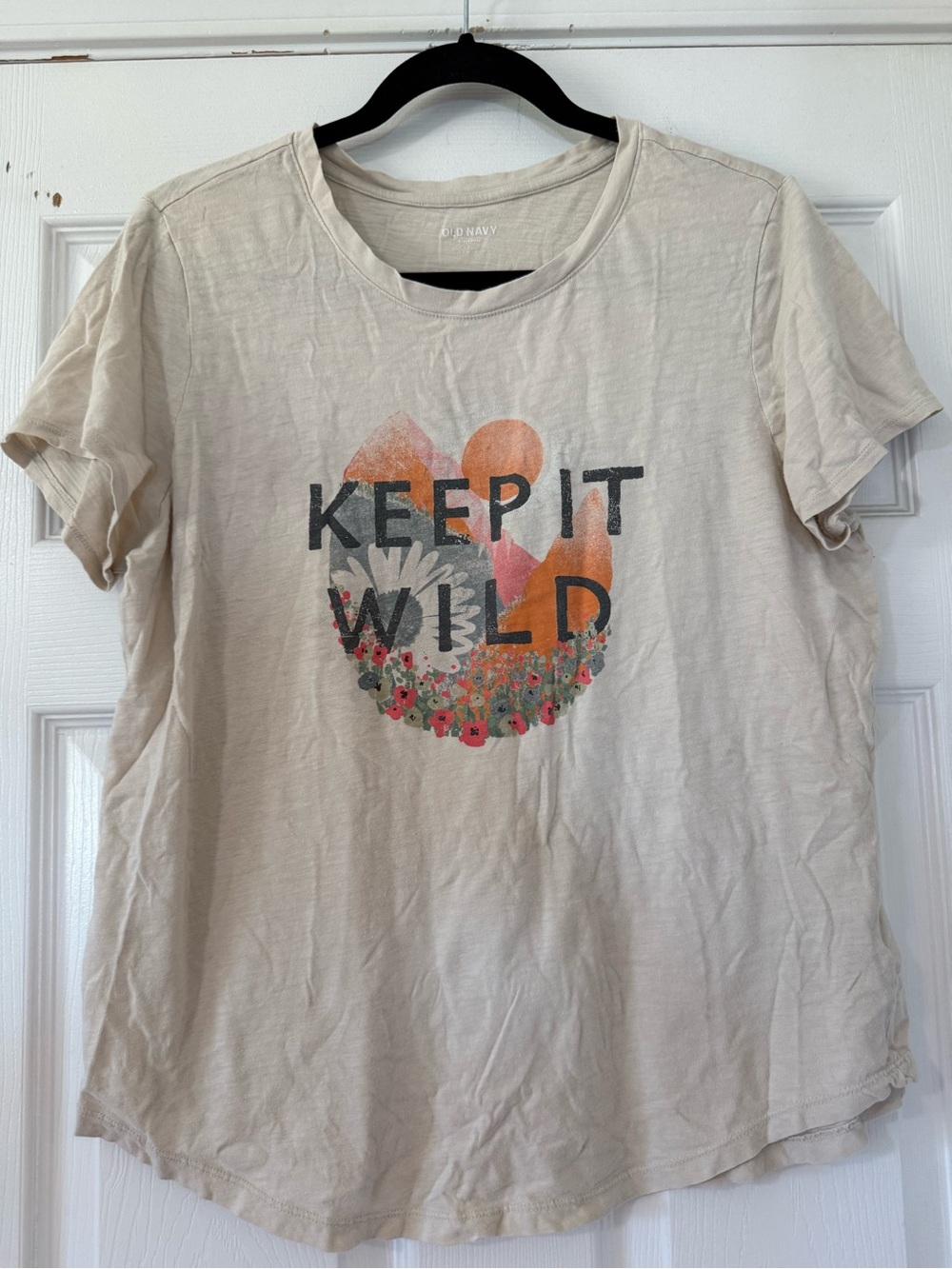 🩷 Keep It Wild Graphic Tee - Beige Women’s Top- Large